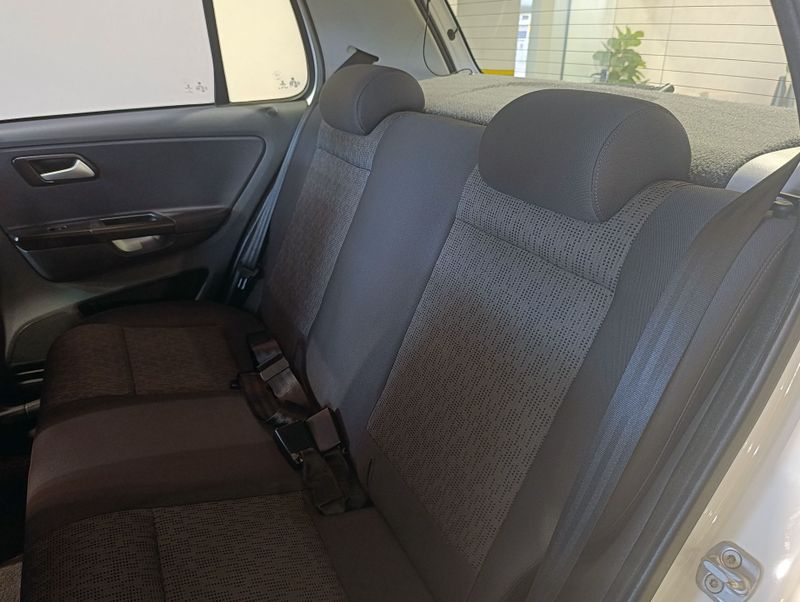 Volkswagen Fox 1.6 G2 Trend 2012/2013 SIM VEÍCULOS PORTO ALEGRE / Carros no Vale