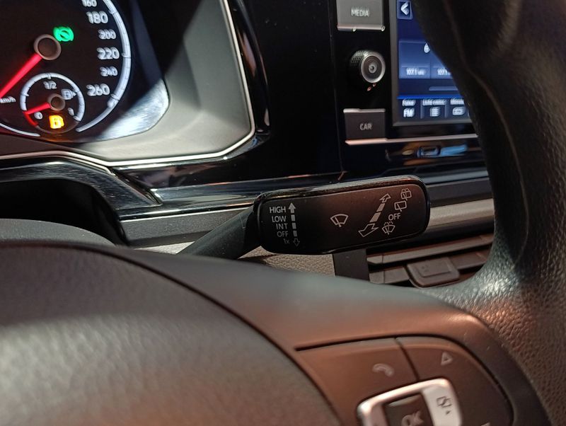 Volkswagen Polo Comfort 200 Tsi 1.0 12v 2019/2020 SIM VEÍCULOS PORTO ALEGRE / Carros no Vale