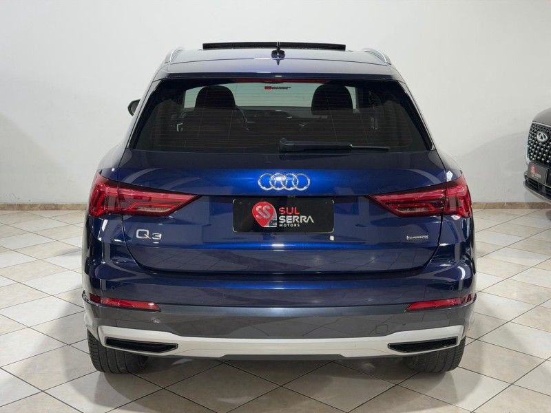 AUDI Q3 2.0 TFSI PERFORMANCE QUATTRO 2022/2023 SUL SERRA MOTORS CAXIAS DO SUL / Carros no Vale