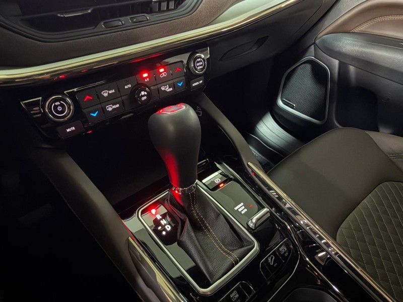 JEEP COMMANDER 2.0 OVERLAND HURRICANE 4X4 TURBO 2024/2025 SUL SERRA MOTORS CAXIAS DO SUL / Carros no Vale