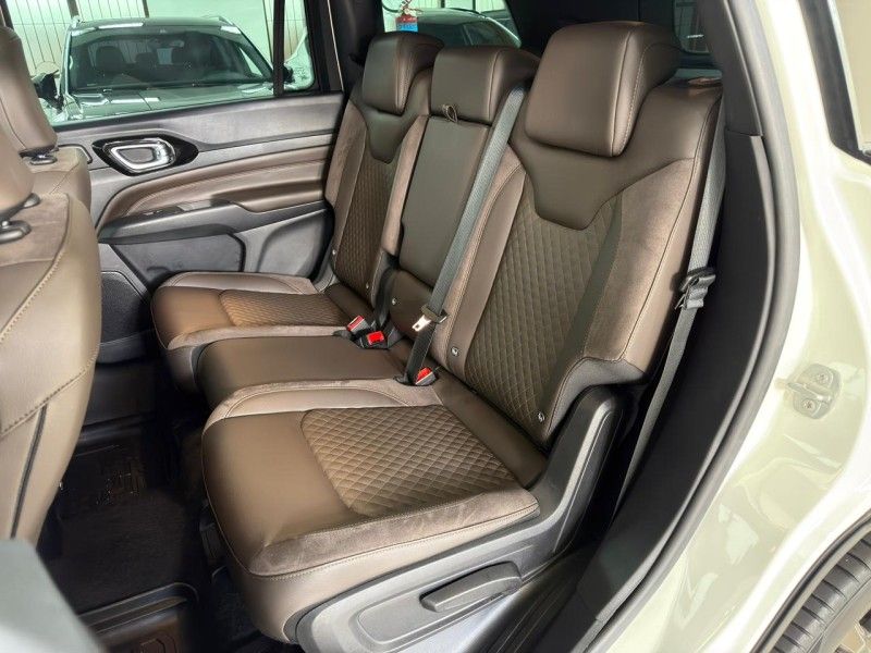 JEEP COMMANDER 2.0 OVERLAND HURRICANE 4X4 TURBO 2024/2025 SUL SERRA MOTORS CAXIAS DO SUL / Carros no Vale