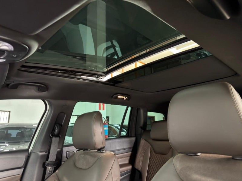 JEEP COMMANDER 2.0 OVERLAND HURRICANE 4X4 TURBO 2024/2025 SUL SERRA MOTORS CAXIAS DO SUL / Carros no Vale