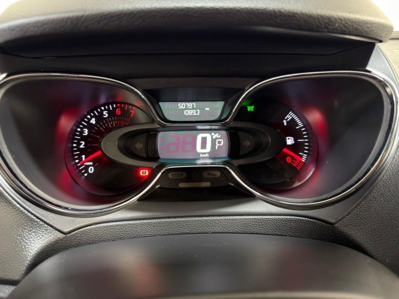 RENAULT CAPTUR 1.6 16V SCE ZEN 2017/2018 SUL SERRA MOTORS CAXIAS DO SUL / Carros no Vale