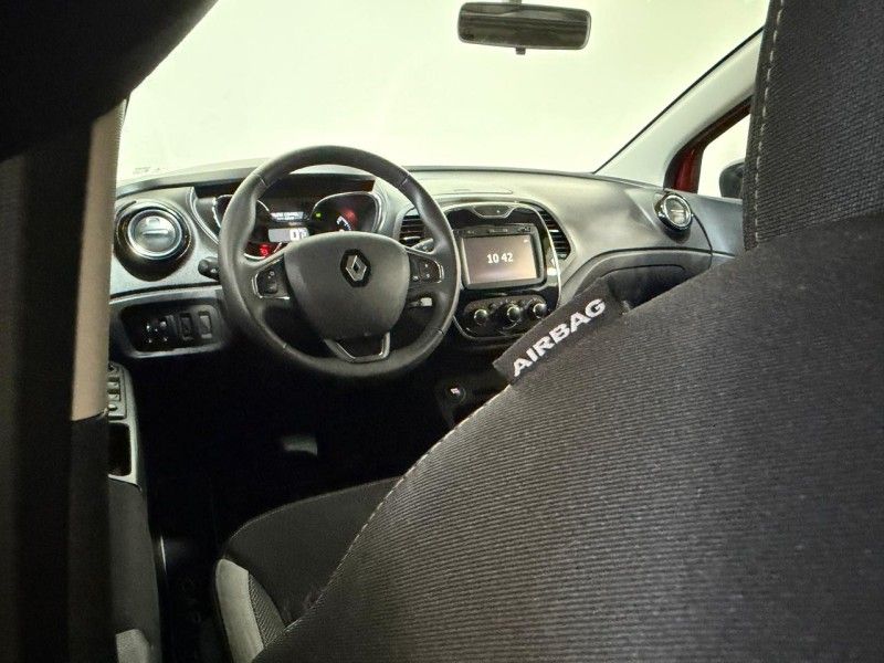 RENAULT CAPTUR 1.6 16V SCE ZEN 2017/2018 SUL SERRA MOTORS CAXIAS DO SUL / Carros no Vale
