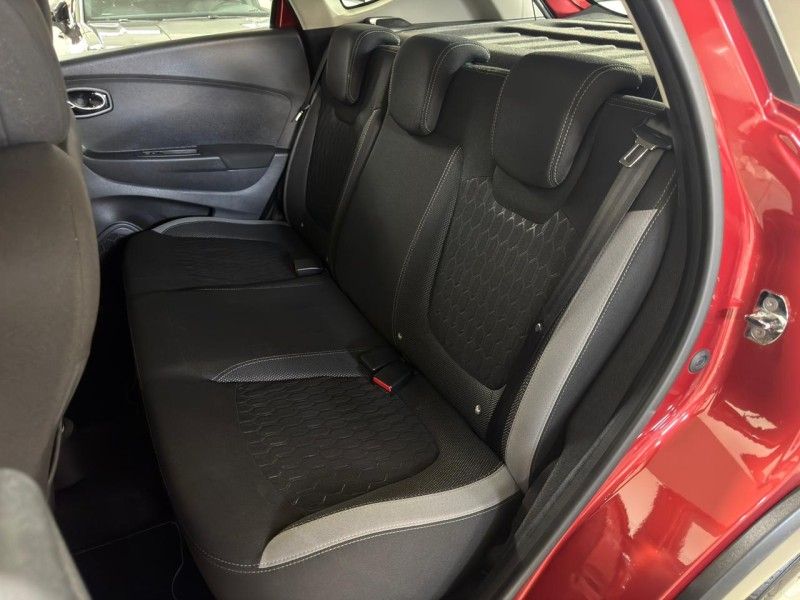 RENAULT CAPTUR 1.6 16V SCE ZEN 2017/2018 SUL SERRA MOTORS CAXIAS DO SUL / Carros no Vale