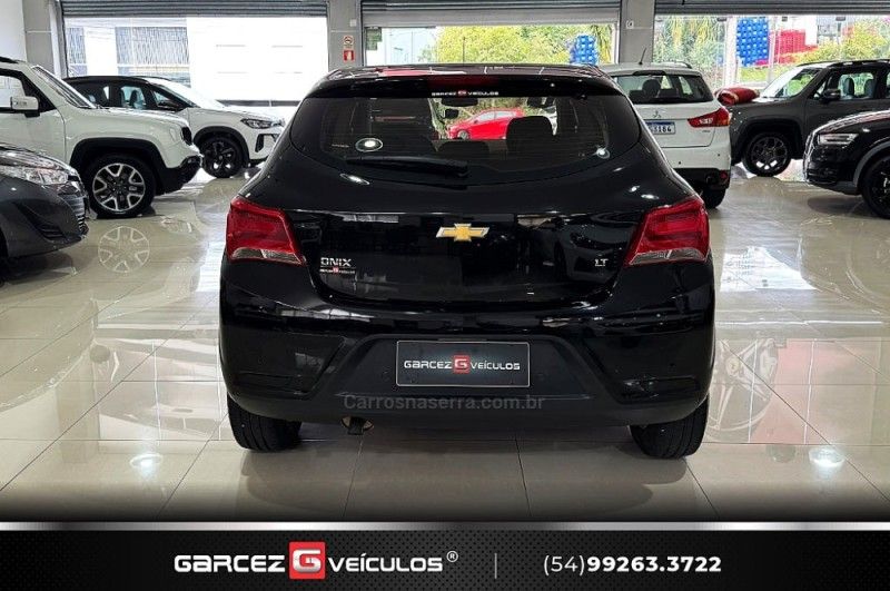 CHEVROLET ONIX 1.4 MPFI LT 8V 2019/2019 GARCEZ VEÍCULOS BENTO GONÇALVES / Carros no Vale