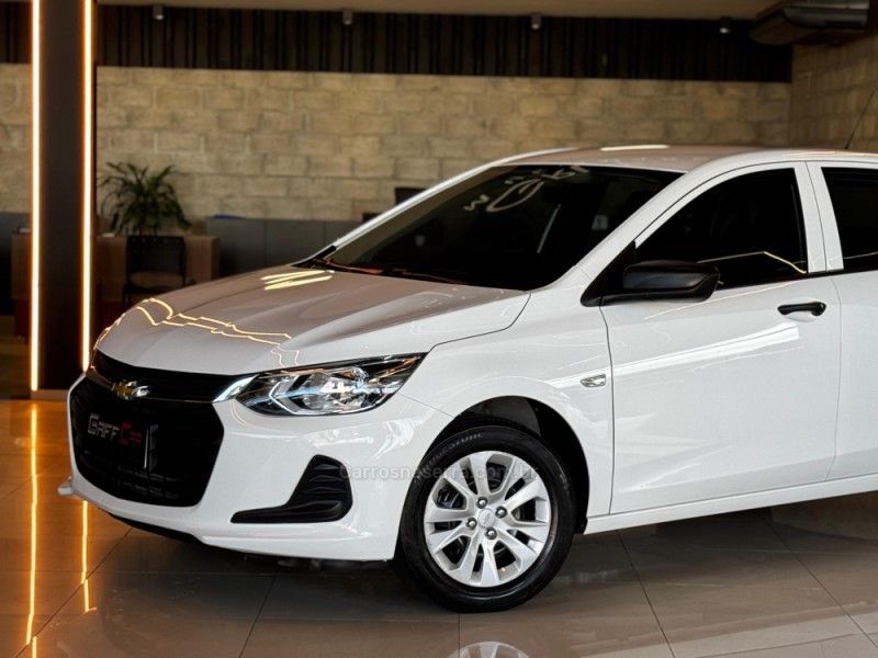 CHEVROLET ONIX 1.0 HATCH TURBO 12V 2022/2022 GRIFFCAR MULTIMARCAS DOIS IRMÃOS / Carros no Vale
