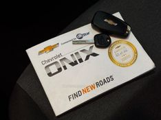 CHEVROLET ONIX 1.0 HATCH TURBO 12V 2022/2022 GRIFFCAR MULTIMARCAS DOIS IRMÃOS / Carros no Vale
