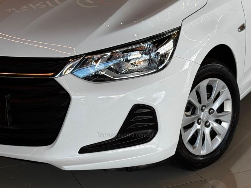 CHEVROLET ONIX 1.0 HATCH TURBO 12V 2022/2022 GRIFFCAR MULTIMARCAS DOIS IRMÃOS / Carros no Vale