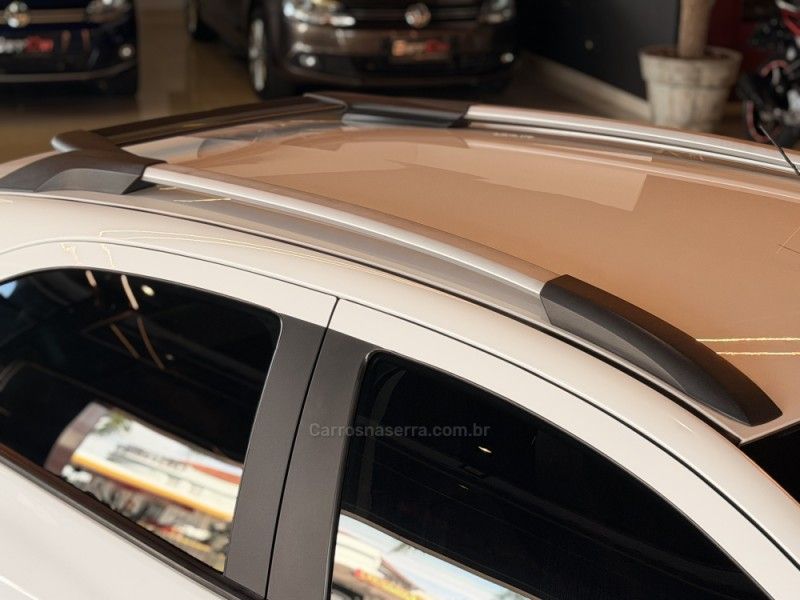 CHEVROLET ONIX 1.4 MPFI ACTIV 8V 2017/2018 GRIFFCAR MULTIMARCAS DOIS IRMÃOS / Carros no Vale