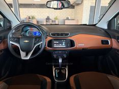 CHEVROLET ONIX 1.4 MPFI ACTIV 8V 2017/2018 GRIFFCAR MULTIMARCAS DOIS IRMÃOS / Carros no Vale