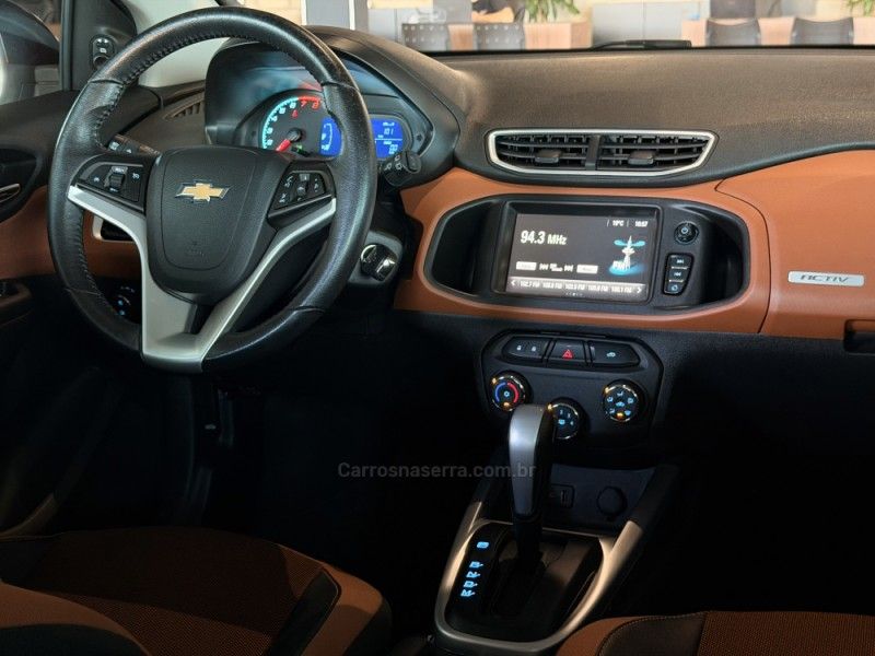 CHEVROLET ONIX 1.4 MPFI ACTIV 8V 2017/2018 GRIFFCAR MULTIMARCAS DOIS IRMÃOS / Carros no Vale