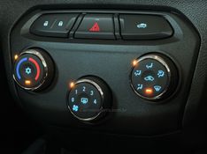 CHEVROLET ONIX 1.4 MPFI ACTIV 8V 2017/2018 GRIFFCAR MULTIMARCAS DOIS IRMÃOS / Carros no Vale