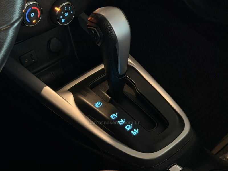 CHEVROLET ONIX 1.4 MPFI ACTIV 8V 2017/2018 GRIFFCAR MULTIMARCAS DOIS IRMÃOS / Carros no Vale