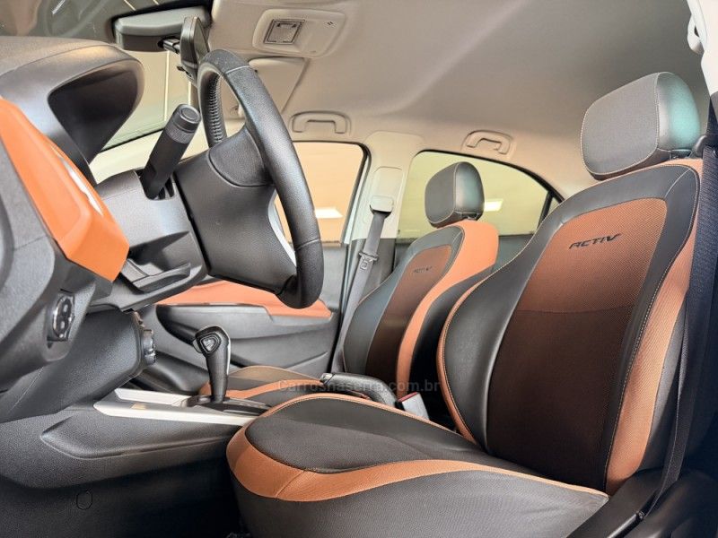 CHEVROLET ONIX 1.4 MPFI ACTIV 8V 2017/2018 GRIFFCAR MULTIMARCAS DOIS IRMÃOS / Carros no Vale