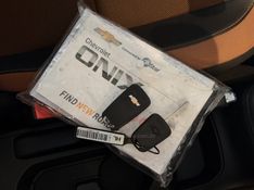 CHEVROLET ONIX 1.4 MPFI ACTIV 8V 2017/2018 GRIFFCAR MULTIMARCAS DOIS IRMÃOS / Carros no Vale