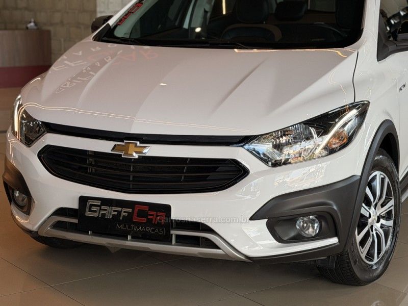 CHEVROLET ONIX 1.4 MPFI ACTIV 8V 2017/2018 GRIFFCAR MULTIMARCAS DOIS IRMÃOS / Carros no Vale