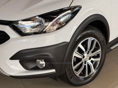 CHEVROLET ONIX 1.4 MPFI ACTIV 8V 2017/2018 GRIFFCAR MULTIMARCAS DOIS IRMÃOS / Carros no Vale