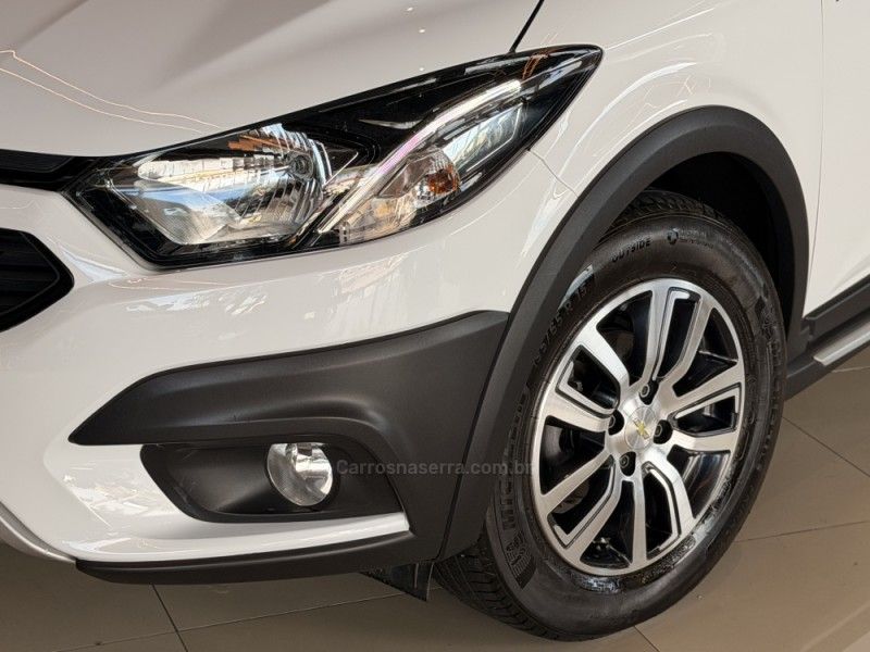 CHEVROLET ONIX 1.4 MPFI ACTIV 8V 2017/2018 GRIFFCAR MULTIMARCAS DOIS IRMÃOS / Carros no Vale