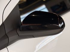 CHEVROLET ONIX 1.4 MPFI ACTIV 8V 2017/2018 GRIFFCAR MULTIMARCAS DOIS IRMÃOS / Carros no Vale