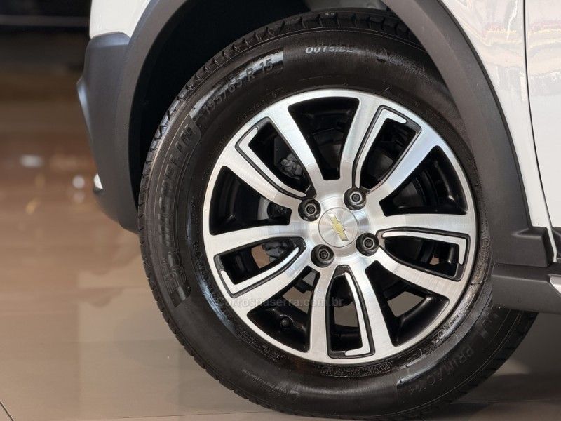 CHEVROLET ONIX 1.4 MPFI ACTIV 8V 2017/2018 GRIFFCAR MULTIMARCAS DOIS IRMÃOS / Carros no Vale