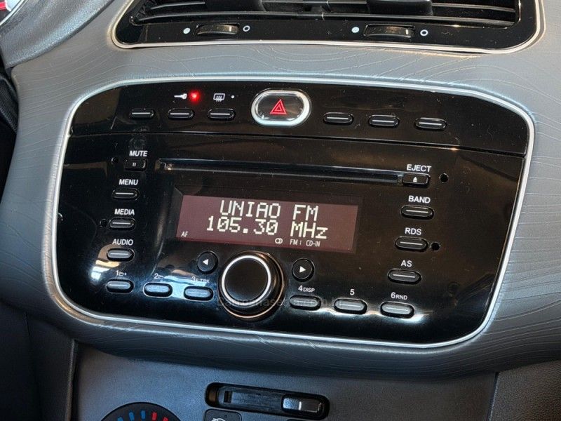 FIAT PUNTO 1.6 ESSENCE 16V 2013/2013 GRIFFCAR MULTIMARCAS DOIS IRMÃOS / Carros no Vale