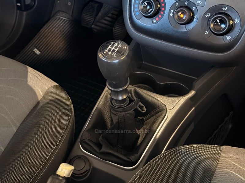 FIAT PUNTO 1.6 ESSENCE 16V 2013/2013 GRIFFCAR MULTIMARCAS DOIS IRMÃOS / Carros no Vale