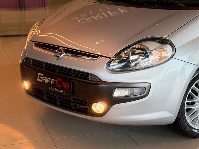 FIAT PUNTO 1.6 ESSENCE 16V 2013/2013 GRIFFCAR MULTIMARCAS DOIS IRMÃOS / Carros no Vale
