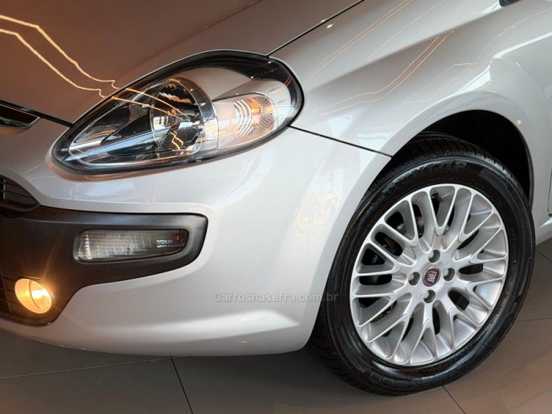 FIAT PUNTO 1.6 ESSENCE 16V 2013/2013 GRIFFCAR MULTIMARCAS DOIS IRMÃOS / Carros no Vale