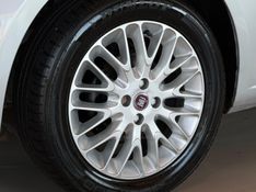 FIAT PUNTO 1.6 ESSENCE 16V 2013/2013 GRIFFCAR MULTIMARCAS DOIS IRMÃOS / Carros no Vale