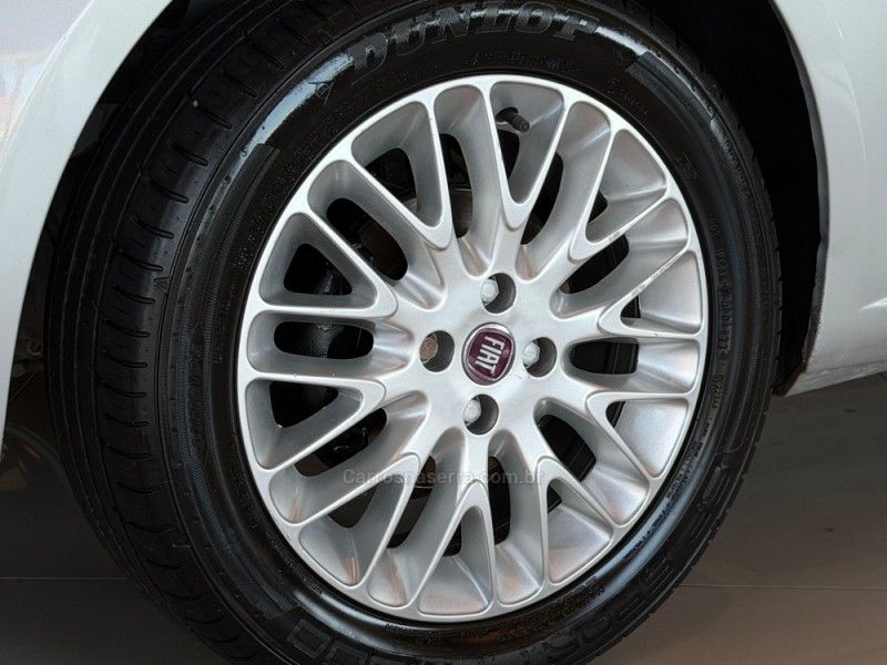FIAT PUNTO 1.6 ESSENCE 16V 2013/2013 GRIFFCAR MULTIMARCAS DOIS IRMÃOS / Carros no Vale