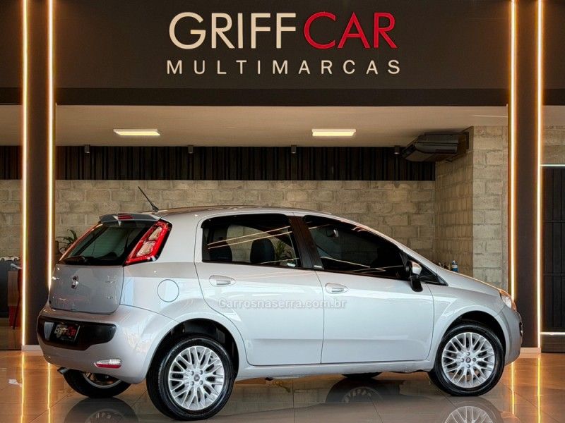 FIAT PUNTO 1.6 ESSENCE 16V 2013/2013 GRIFFCAR MULTIMARCAS DOIS IRMÃOS / Carros no Vale