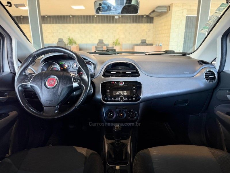 FIAT PUNTO 1.6 ESSENCE 16V 2013/2013 GRIFFCAR MULTIMARCAS DOIS IRMÃOS / Carros no Vale
