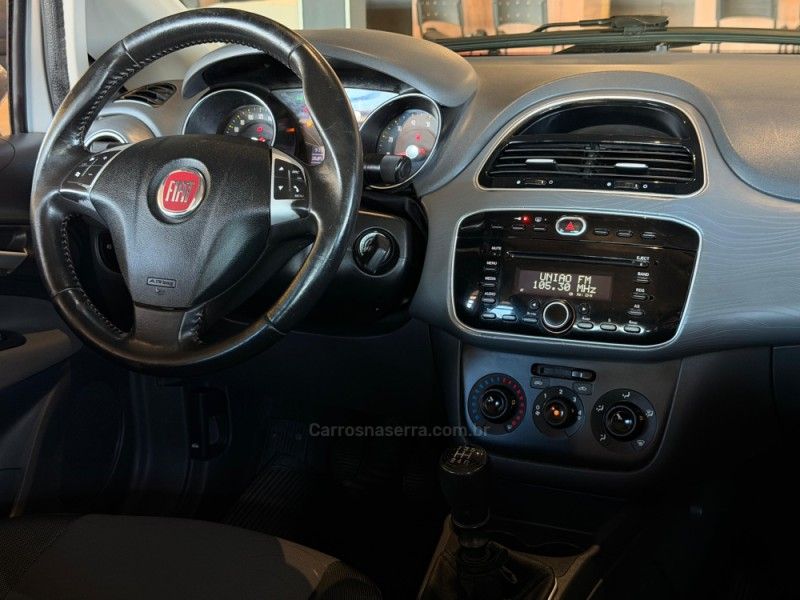 FIAT PUNTO 1.6 ESSENCE 16V 2013/2013 GRIFFCAR MULTIMARCAS DOIS IRMÃOS / Carros no Vale
