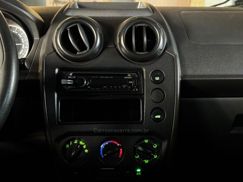 FORD FIESTA 1.0 MPI HATCH 8V 2011/2011 GRIFFCAR MULTIMARCAS DOIS IRMÃOS / Carros no Vale