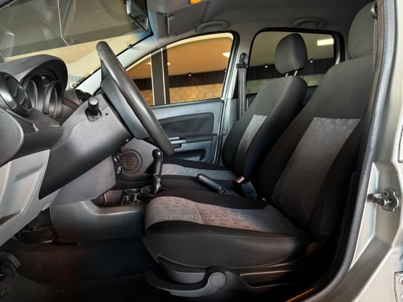 FORD FIESTA 1.0 MPI HATCH 8V 2011/2011 GRIFFCAR MULTIMARCAS DOIS IRMÃOS / Carros no Vale