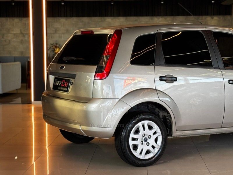 FORD FIESTA 1.0 MPI HATCH 8V 2011/2011 GRIFFCAR MULTIMARCAS DOIS IRMÃOS / Carros no Vale