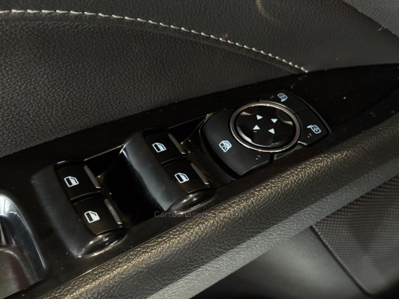 FORD FUSION 2.0 TITANIUM AWD 16V 2013/2014 GRIFFCAR MULTIMARCAS DOIS IRMÃOS / Carros no Vale