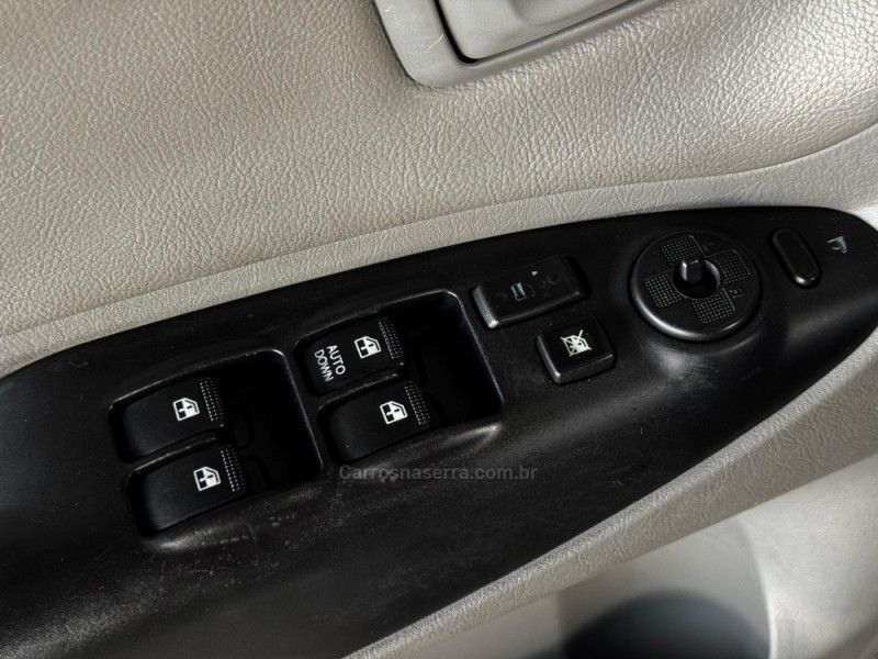 HYUNDAI TUCSON 2.0 MPFI GLS 16V 143CV 2WD 2013/2014 GRIFFCAR MULTIMARCAS DOIS IRMÃOS / Carros no Vale