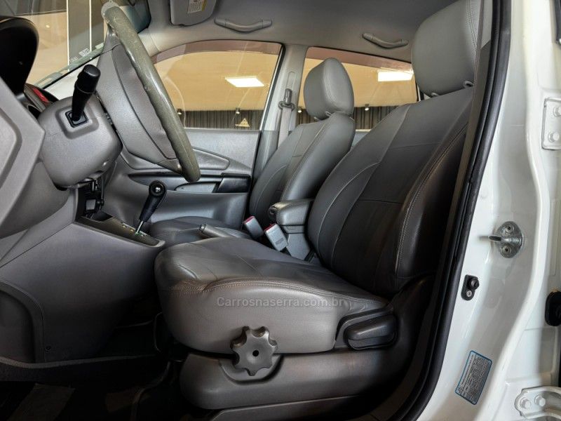 HYUNDAI TUCSON 2.0 MPFI GLS 16V 143CV 2WD 2013/2014 GRIFFCAR MULTIMARCAS DOIS IRMÃOS / Carros no Vale