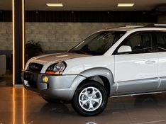 HYUNDAI TUCSON 2.0 MPFI GLS 16V 143CV 2WD 2013/2014 GRIFFCAR MULTIMARCAS DOIS IRMÃOS / Carros no Vale