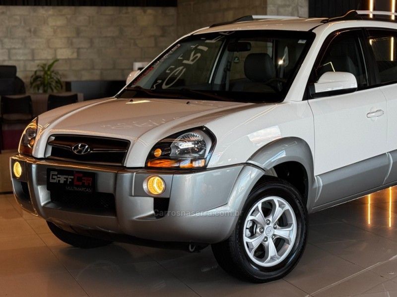 HYUNDAI TUCSON 2.0 MPFI GLS 16V 143CV 2WD 2013/2014 GRIFFCAR MULTIMARCAS DOIS IRMÃOS / Carros no Vale