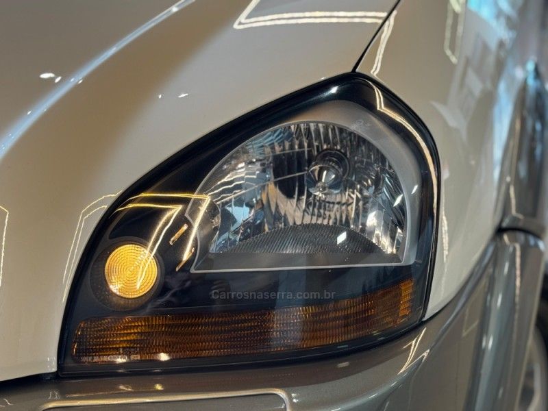 HYUNDAI TUCSON 2.0 MPFI GLS 16V 143CV 2WD 2013/2014 GRIFFCAR MULTIMARCAS DOIS IRMÃOS / Carros no Vale