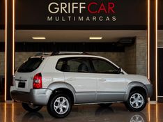 HYUNDAI TUCSON 2.0 MPFI GLS 16V 143CV 2WD 2013/2014 GRIFFCAR MULTIMARCAS DOIS IRMÃOS / Carros no Vale