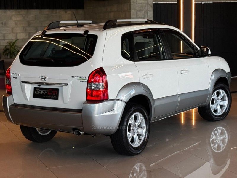 HYUNDAI TUCSON 2.0 MPFI GLS 16V 143CV 2WD 2013/2014 GRIFFCAR MULTIMARCAS DOIS IRMÃOS / Carros no Vale