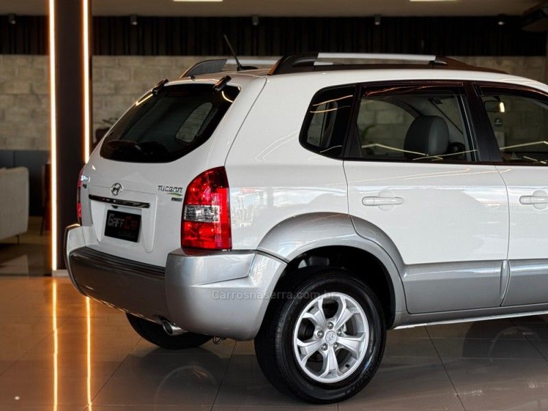 HYUNDAI TUCSON 2.0 MPFI GLS 16V 143CV 2WD 2013/2014 GRIFFCAR MULTIMARCAS DOIS IRMÃOS / Carros no Vale