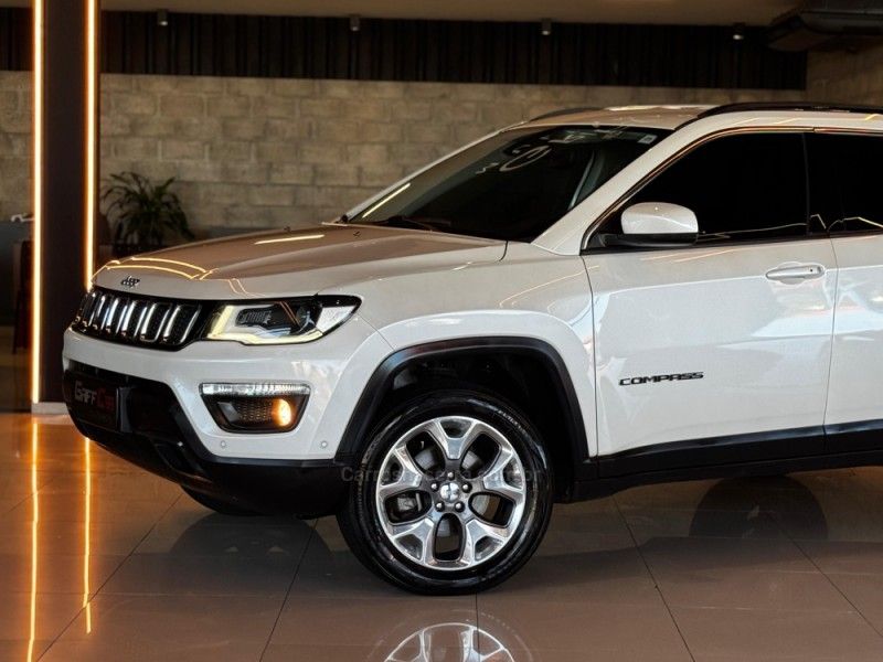 JEEP COMPASS 2.0 16V LONGITUDE 4X4 2019/2020 GRIFFCAR MULTIMARCAS DOIS IRMÃOS / Carros no Vale JEEP COMPASS 2.0 16V LONGITUDE 4X4 2019/2020 GRIFFCAR MULTIMARCAS DOIS IRMÃOS / Carros no Vale