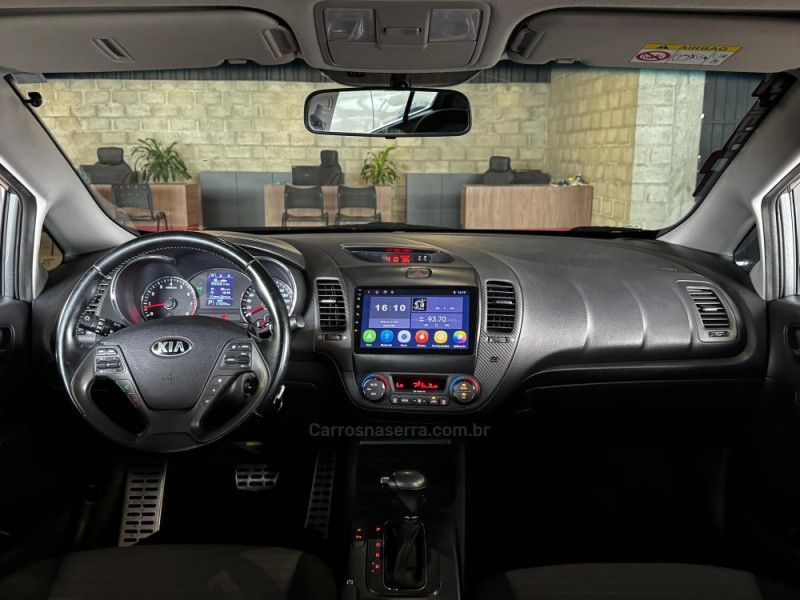 KIA CERATO 1.6 SX3 16V 2015/2016 GRIFFCAR MULTIMARCAS DOIS IRMÃOS / Carros no Vale