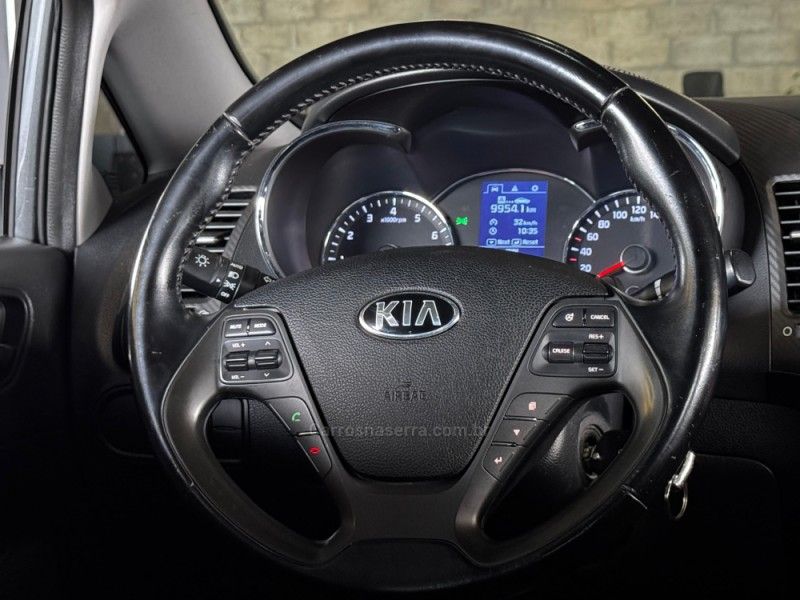 KIA CERATO 1.6 SX3 16V 2015/2016 GRIFFCAR MULTIMARCAS DOIS IRMÃOS / Carros no Vale