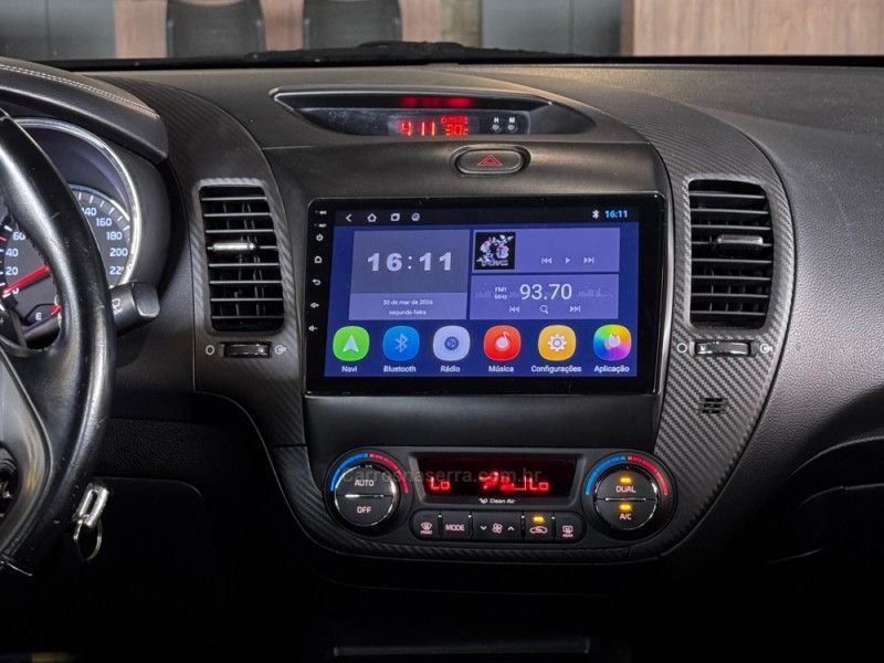 KIA CERATO 1.6 SX3 16V 2015/2016 GRIFFCAR MULTIMARCAS DOIS IRMÃOS / Carros no Vale